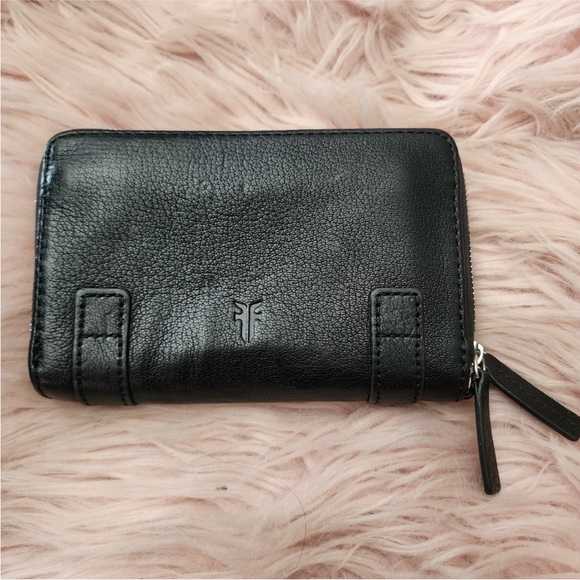 🌺 EUC! 🌺 Frye Natalie Phone Wallet Black Moto Leather Double Zip 🌺 - Picture 2 of 14